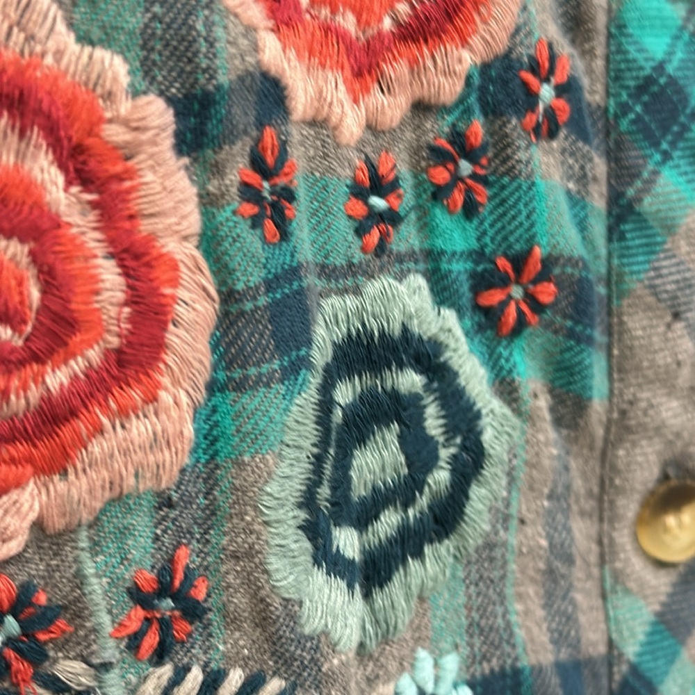 Plus size Tolani flannel long shirt - Picture 3 of 8